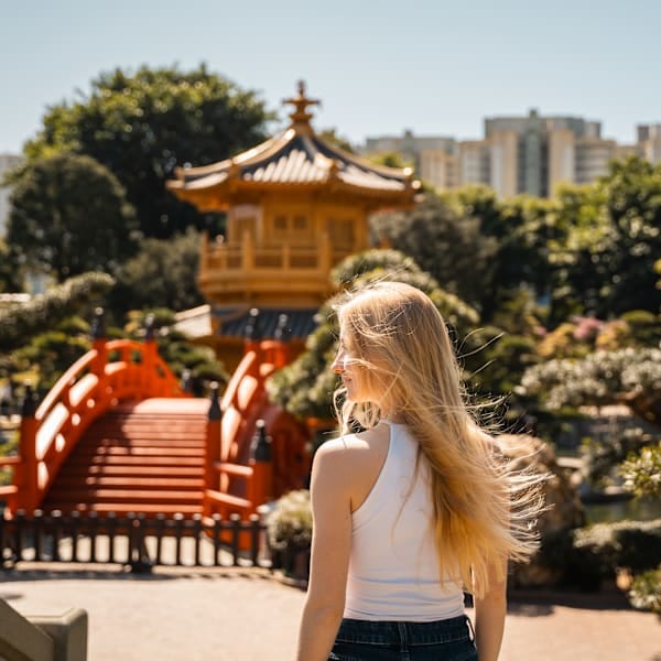 Japan meets Hongkong: Konbini, Karaoke & Kung Fu!